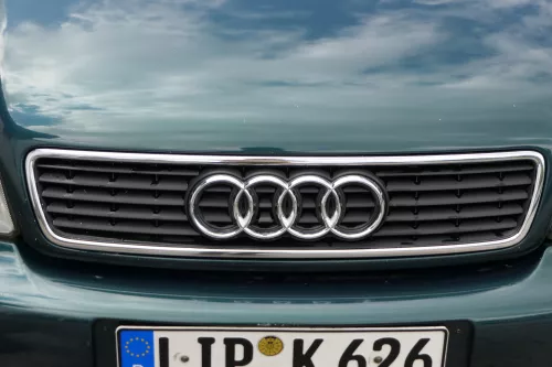 Audi A4 B5 Motorhaube Haube Klappe vorne grün LZ6U bis ca. Bj. 1999 + Grill (182192)