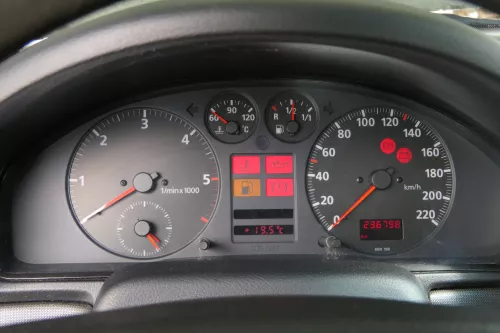 Audi A4 B5 Tacho Tachometer 236.000km 8D0919034 Diesel 1,9 TDI bisca.1997 220kmh (182205)