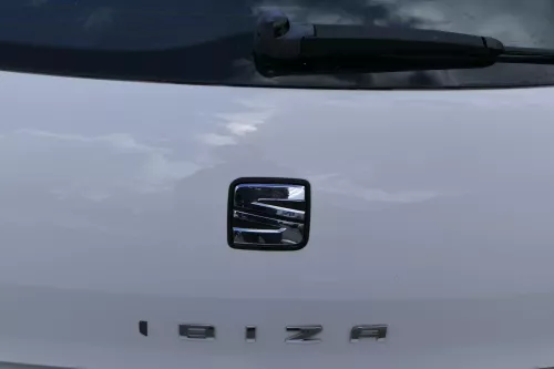 Seat Ibiza 6J Heckklappe Klappe hinten 2/3-Türer weiß LB9A mit Scheibe (182447)
