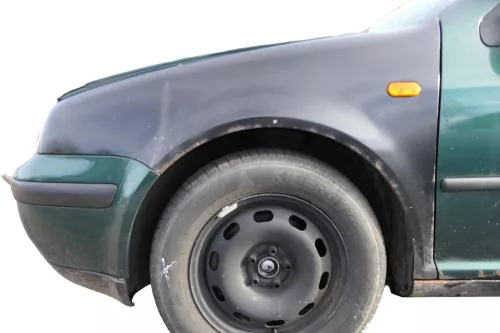 VW Golf 4 1J Kotflügel vorne links schwarz Rost 