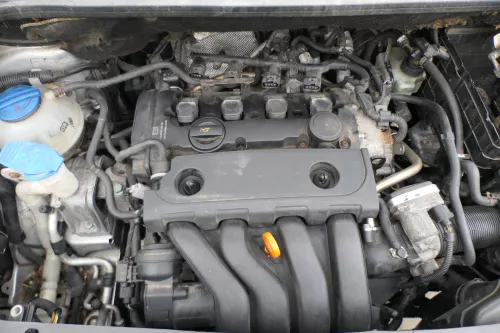 VW Touran Caddy Klimaleitung Kältemittelschlauch 1T0820741AM Klimaanlage BSE BLY (182622)