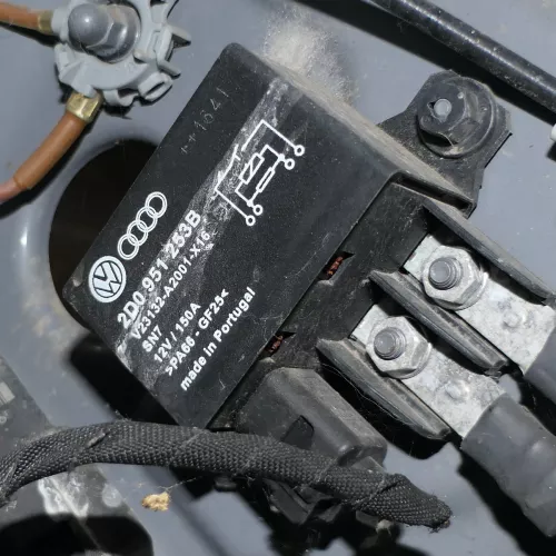 VW Seat Arbeitskreis Kontaktrelais Relais 2D0951253B  12V 150A Nur 1.100 km gela (182706)