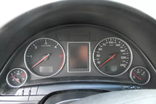 Audi A4 8E B6 Tacho Tachometer Kombiinstrument 606.000km 8E0920930T TDI Diesel (182998)