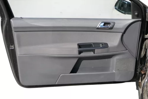 1x VW Polo 9N Türverkleidung Verkleidung Tür vorne links 2/3-Türer Griff Öffner