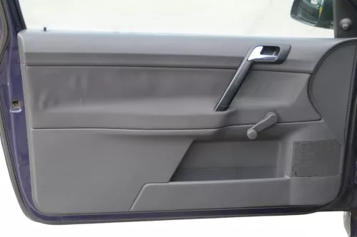 1x VW Polo 9N Türverkleidung Verkleidung Tür vorne links 2/3-Türer Griff Öffner