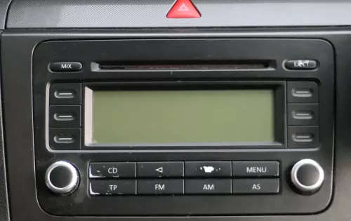 VW Golf 5 Radio CD Player Original RCD300 BVX 1K0035186P mit Code abge
