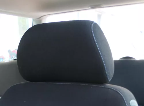 1x Golf 4 Bora Passat 3B 3BG Kopfstütze vorne vorn schwarz / blaue Nähte (183487)