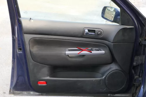 1x Golf 4 Bora Türverkleidung Verkleidung Tür vorne links 4/5-Türer schwarz