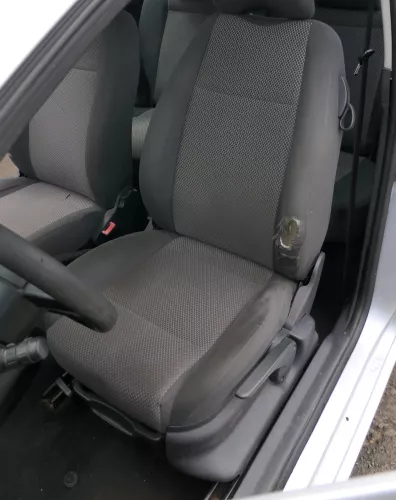 VW Fox Sitz Fahrersitz vorne links OHNEAirbag höhenverstellbar (183549)