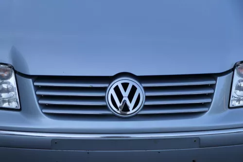 VW Bora Stoßstange vorne Frontstoßstange Stoßfänger vorn blau LB5S (183687)