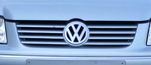 VW Bora Grill Kühlergrill VW Zeichen Logo blau LB5S (183688)