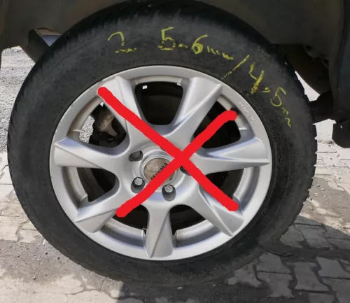 2x VW Sharan NUR Reifen 215/55 R16 97V Winterreifen ca. 5-6mm (183756)