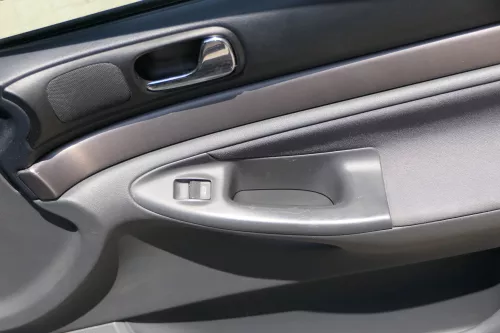 1x Audi A4 B5 Türverkleidung Verkleidung Tür vorne rechts Griff Öffner (183776)