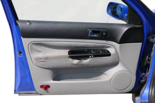 1x Golf 4 Bora Türverkleidung Verkleidung Tür vorne links 4/5-Türer grau