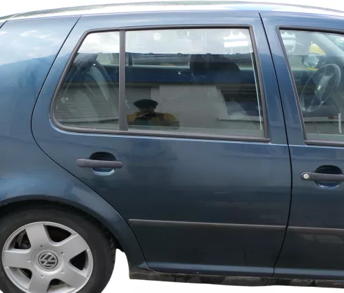 VW Golf 4 Limousine Tür hinten rechts grün LC6X  (KEINkombi) ohne Anbauteile (183871)