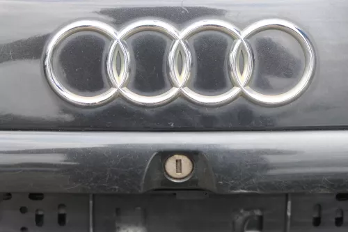 A3 8L bis Bj.ca1999 Heckklappe Kofferraumklappe Klappe hinten schwarz LZ9U Schei (183959)