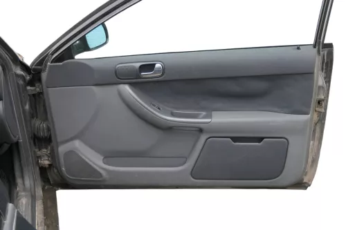 1x Audi A3 8L Türverkleidung Verkleidung Tür vorne rechts 2/3-Türer onyx/schiefe