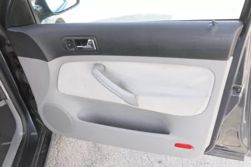 Golf 4 1J Limousine Türverkleidung Verkleidung Tür vorne rechts grau (183993)
