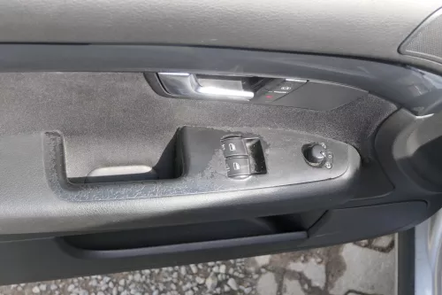 1x A4 8E B6 Türverkleidung Verkleidung Tür vorne links soul schwarz -ohne Schalt (184070)