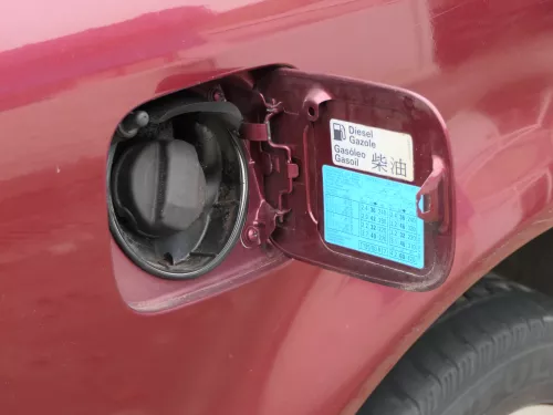 Audi A6 4B 4Z Tankdeckel Tankklappe Tank Deckel Klappe rot LZ3L (184099)