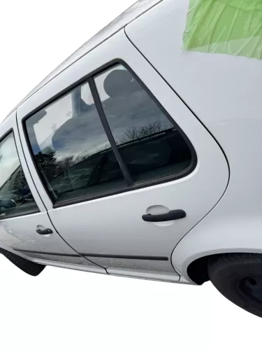 VW Golf 4 Limousine Tür hinten links weiß LB9A (KEINkombi) ohne Anbauteile (184152)