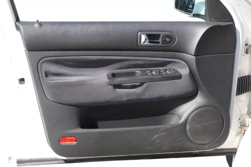 1x Golf 4 Bora Türverkleidung Verkleidung Tür vorne links 4/5-Türer schwarz Velo (184154)