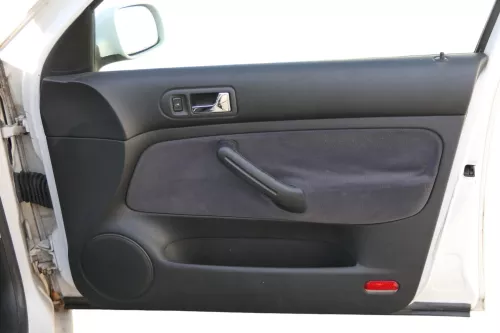 1x Golf 4 Bora Türverkleidung Verkleidung Tür vorne rechts 4/5-Türer schwarz Vel