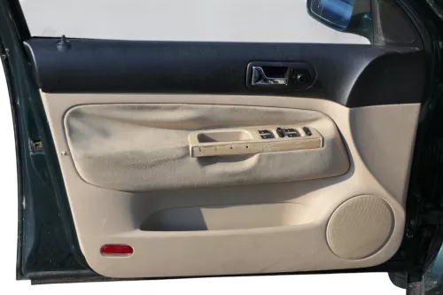 1x Golf 4 Bora Türverkleidung Verkleidung Tür vorne links 4/5-Türer hellbeige (184184)