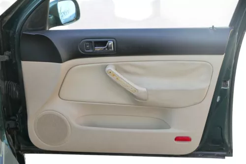 1x Golf 4 Bora Türverkleidung Verkleidung Tür vorne rechts 4/5-Türer hellbeige