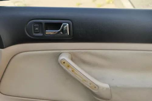1x Golf 4 Bora Türverkleidung Verkleidung Tür vorne rechts 4/5-Türer hellbeige (184185)