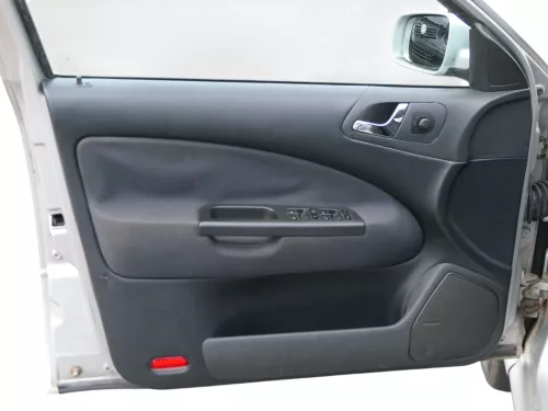 1x Octavia 1U Kombi Türverkleidung Verkleidung Tür vorne links 
