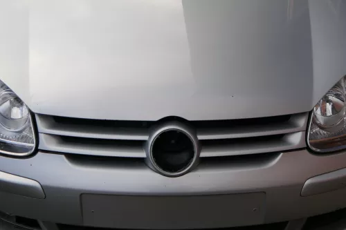 VW Golf 5 Grill Kühlergrill VW Zeichen Logo grau silber LA7W (184416)
