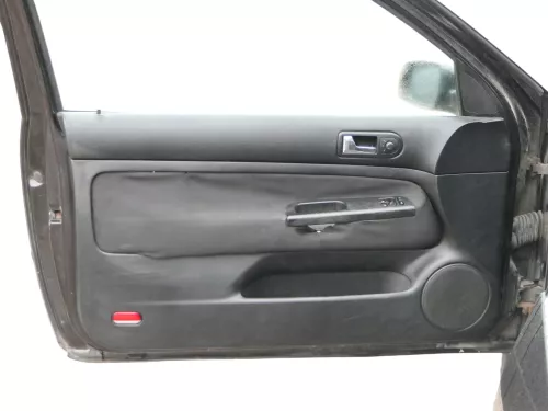 VW Golf 4 2/3-Türer Türverkleidung Verkleidung Tür vorne links schwarz  (184569)