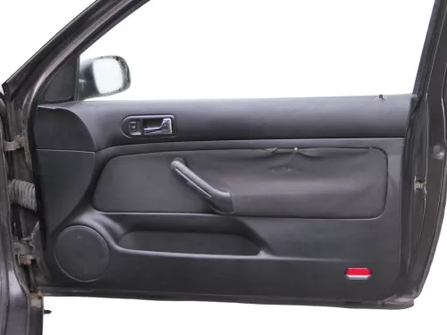 VW Golf 4 2/3-Türer Türverkleidung Verkleidung Tür vorne rechts schwarz (184570)