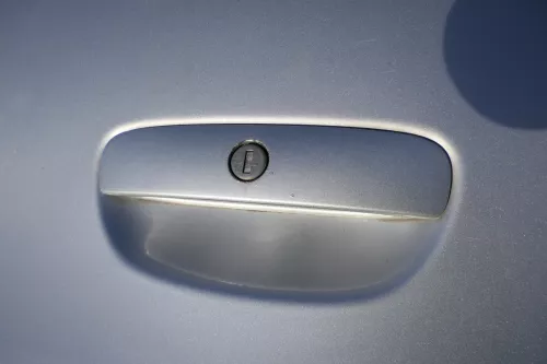 VW Polo 9N 9N3 Griff Heckkklappe Heckklappengriff grau silber LA7W -OHNE Zentral (184646)