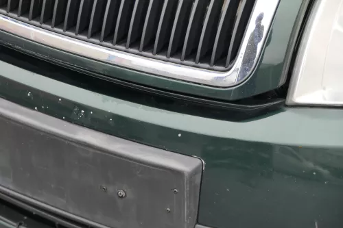 Skoda Fabia 6Y Stoßstange Stoßfänger vorne silber grün LF8C 2000-2004  (184735)