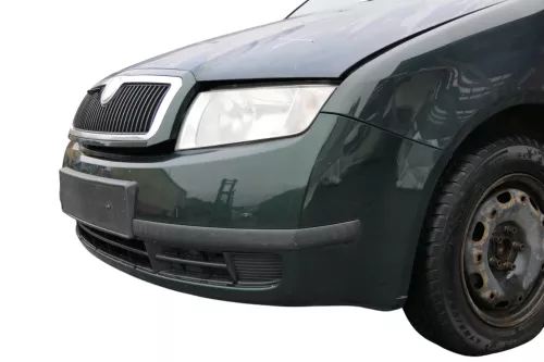 Skoda Fabia 6Y Stoßstange Stoßfänger vorne silber grün LF8C 2000-2004  (184735)
