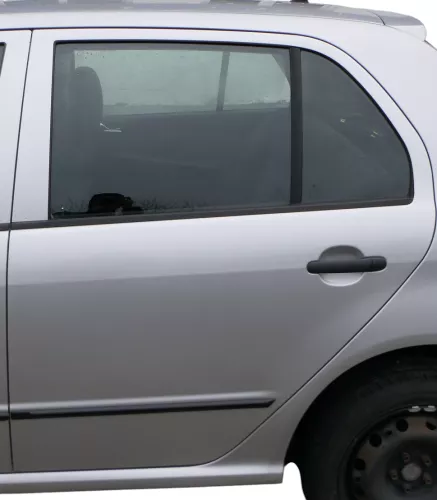 Skoda Fabia 6Y Limousine Schrägheck Tür hinten links grau silber LF7T (184863)
