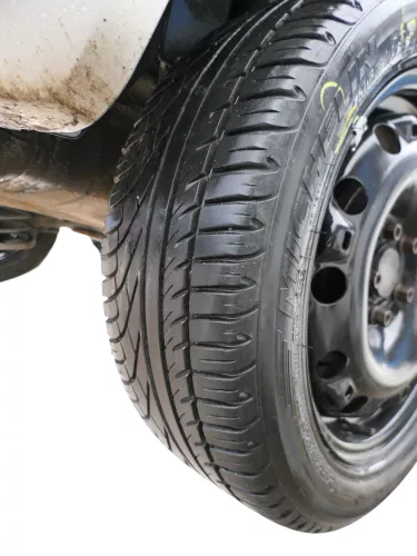 1x VW Polo 9N Ibiza Felge Reifen 195/50 R15 82V Sommerreifen 6-7mm Ersatzrad (184866)