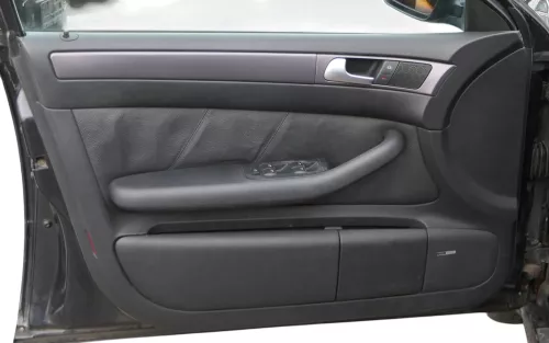 1x A6 4B Türverkleidung Verkleidung Tür vorne links schwarz soul Bose Leder