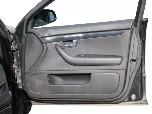 1x A4 8E B6 Türverkleidung Verkleidung Tür vorne rechts soul schwarz