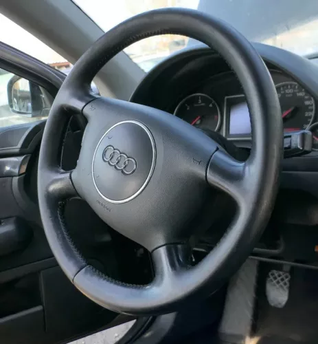 Audi A4 8E B6 B7 Lenkrad 4-Speichen 8E0419091BF Leder schwarz - OHNE Airbag (185145)