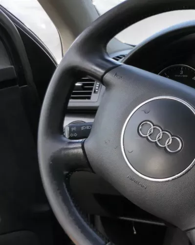 Audi A4 8E B6 B7 Lenkrad 4-Speichen 8E0419091BF Leder schwarz - OHNE Airbag (185145)