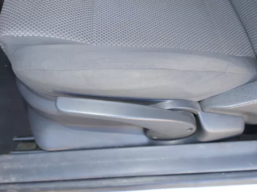 VW Fox Sitz Fahrersitz vorne links OHNEAirbag höhenverstellbar  (185241)