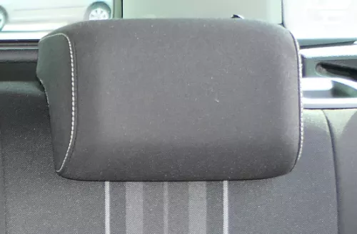 1x VW Golf 7 Kopfstützen Kopfstütze hinten rechts oder links schwarz weiße Nähte (169162)