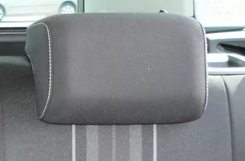 1x VW Golf 7 Kopfstützen Kopfstütze hinten rechts oder links schwarz weiße Nähte
