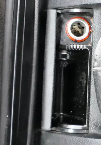 Passat 3B 3BG Aschenbecher Zigarettenanzünder vorne schwarz 3B0857961AC A94 (172478)