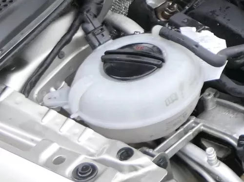 VW Golf 7 5G Ausgleichsbehälter Kühlflüssigkeit Behälter 5Q0121407G