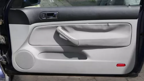 VW Golf 4 2/3-Türer Türverkleidung Verkleidung Tür vorne rechts - grau