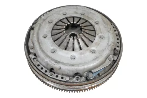 Audi A4 B5 Schwungrad Schwungscheibe Druckplatte AHL ADP 1,6l 74kw Kupplung